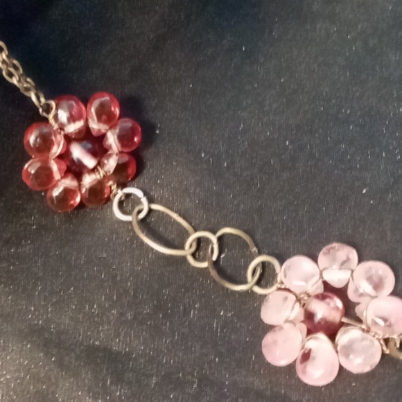 Vintage glass Flower beaded flower oval link chain necklace. Very pretty. - Picture 6 of 8